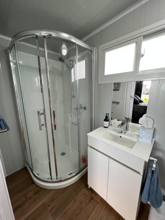 Raglan Seaview Cabin Eksteriør bilde